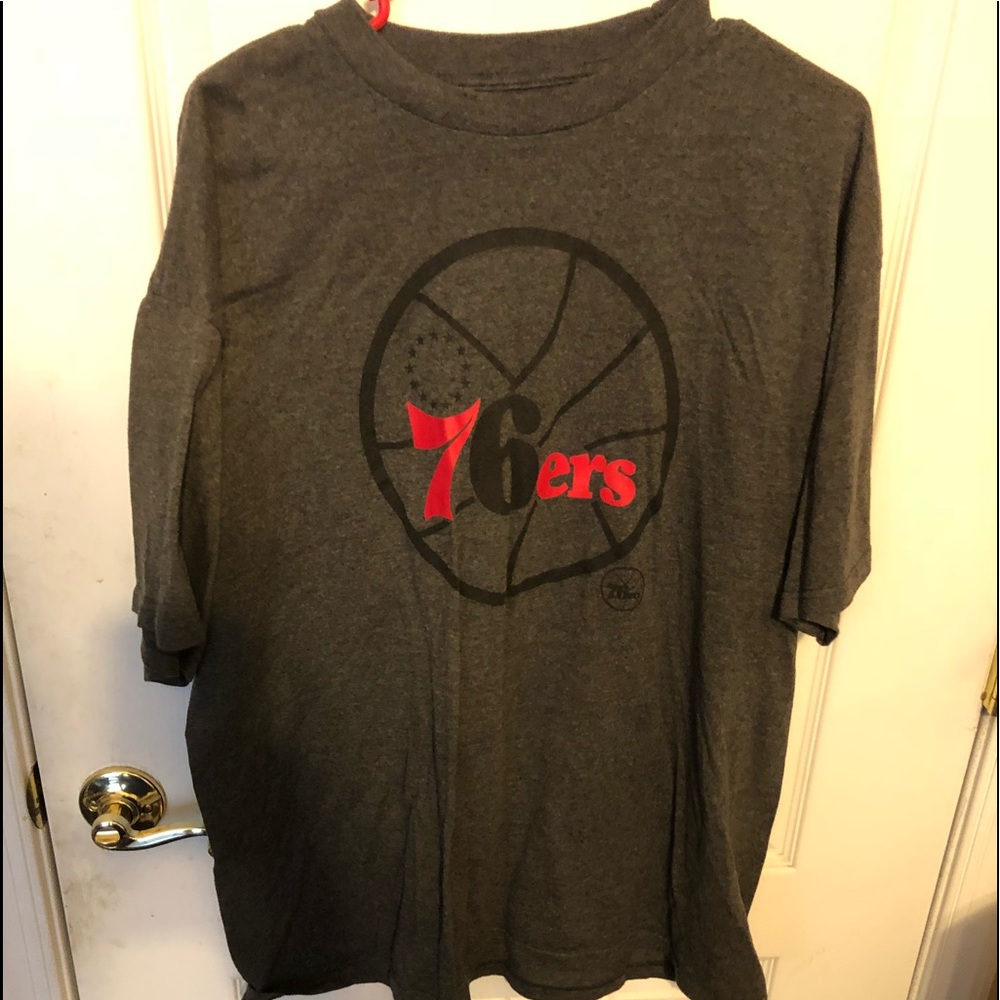 Majestic NBA 76ers Holiday men’s shirt size XL